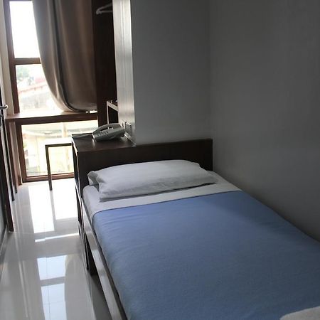 West Makati Hotel Makati City Exteriör bild
