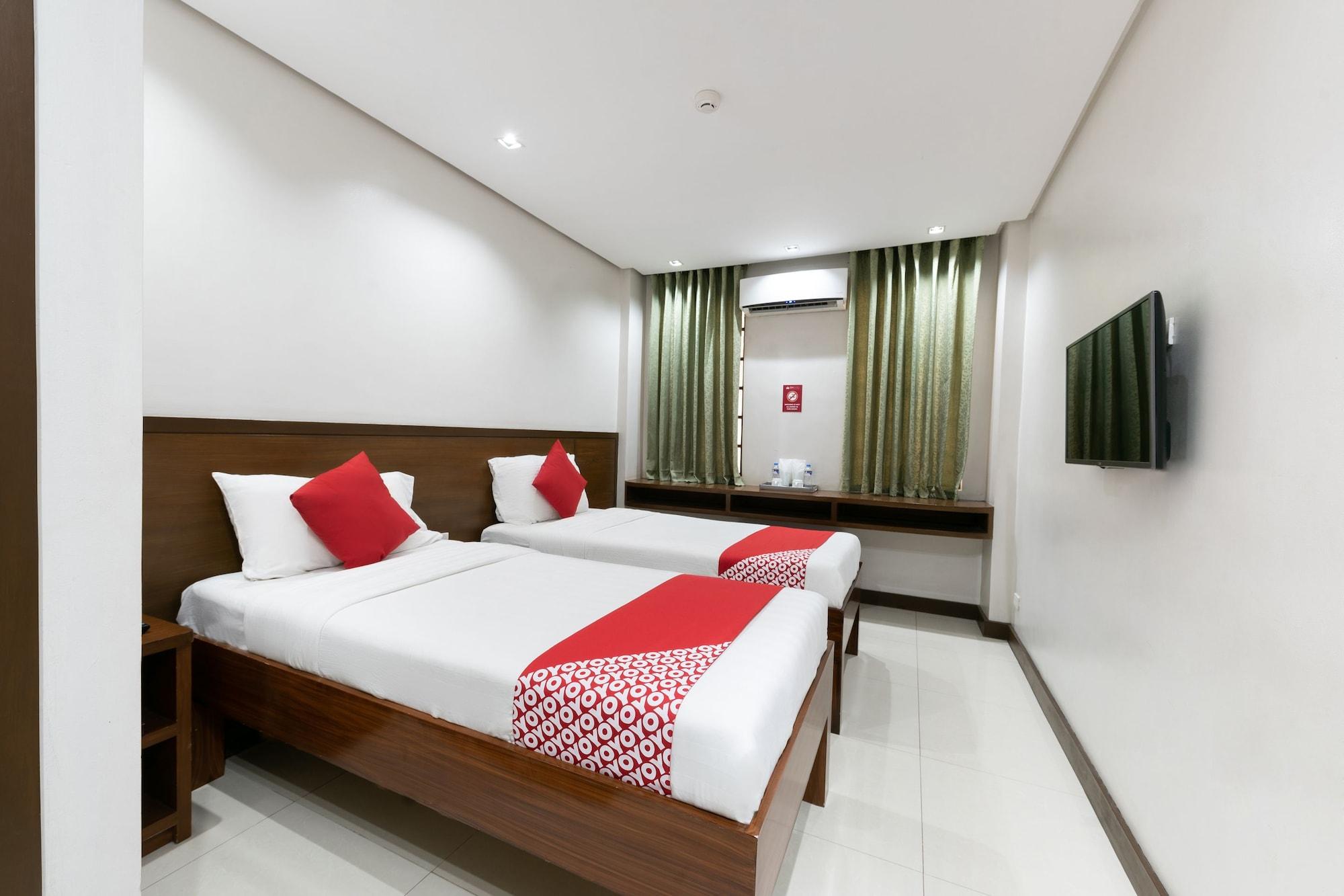 West Makati Hotel Makati City Exteriör bild