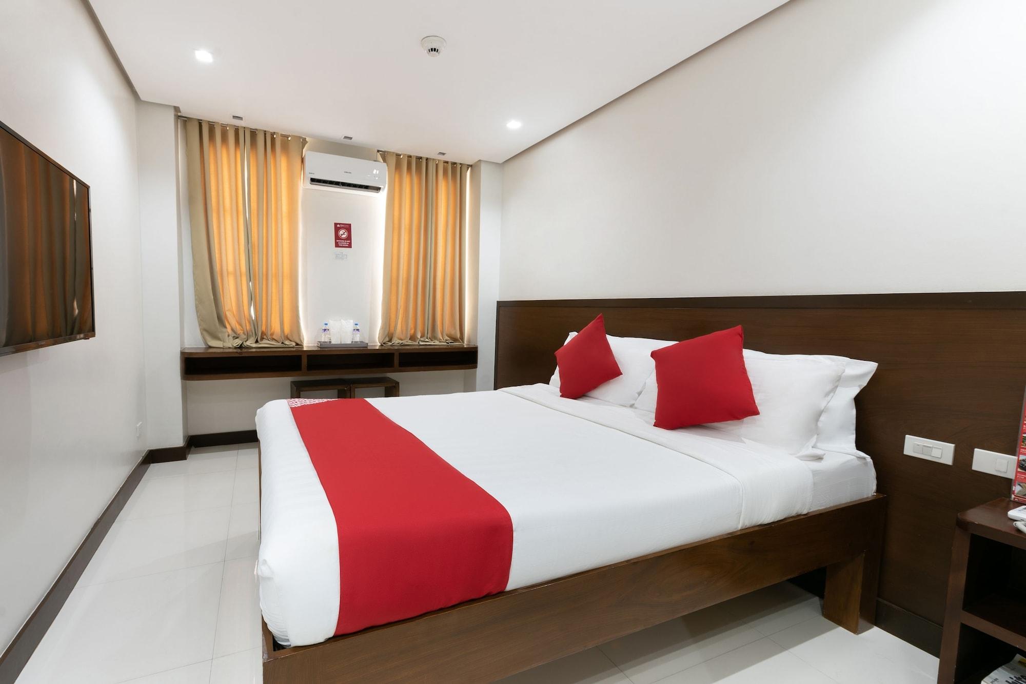 West Makati Hotel Makati City Exteriör bild