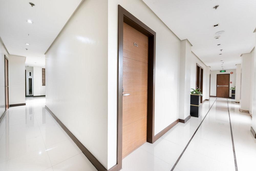 West Makati Hotel Makati City Exteriör bild