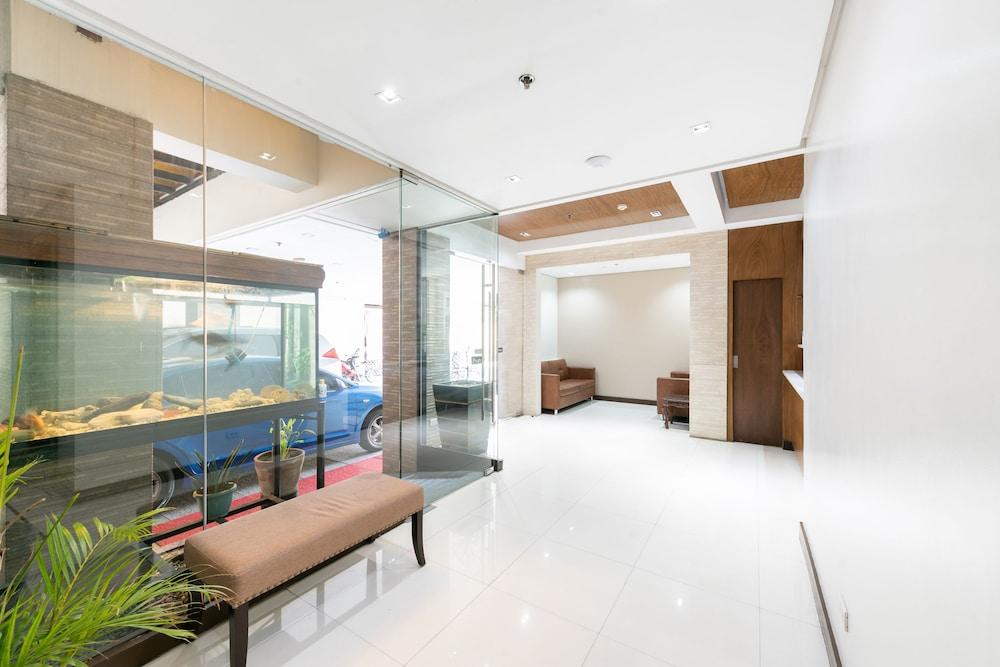 West Makati Hotel Makati City Exteriör bild