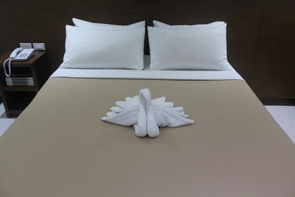 West Makati Hotel Makati City Rum bild