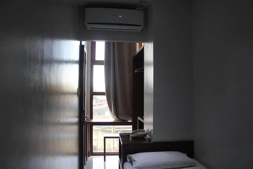 West Makati Hotel Makati City Exteriör bild