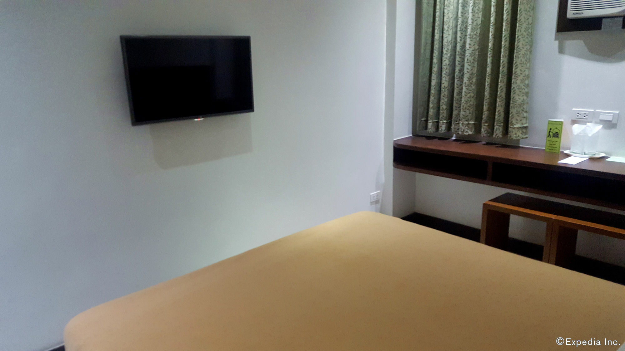 West Makati Hotel Makati City Exteriör bild