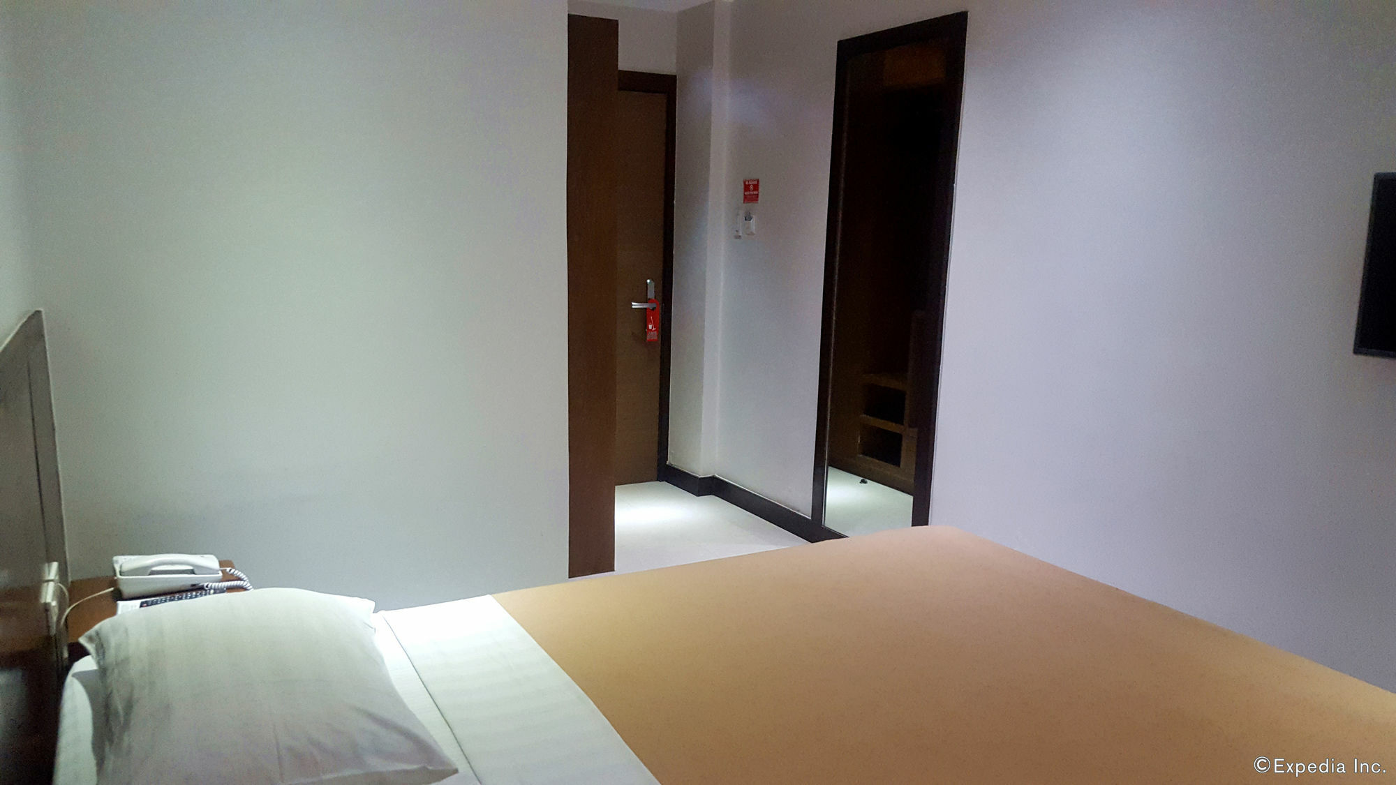 West Makati Hotel Makati City Exteriör bild