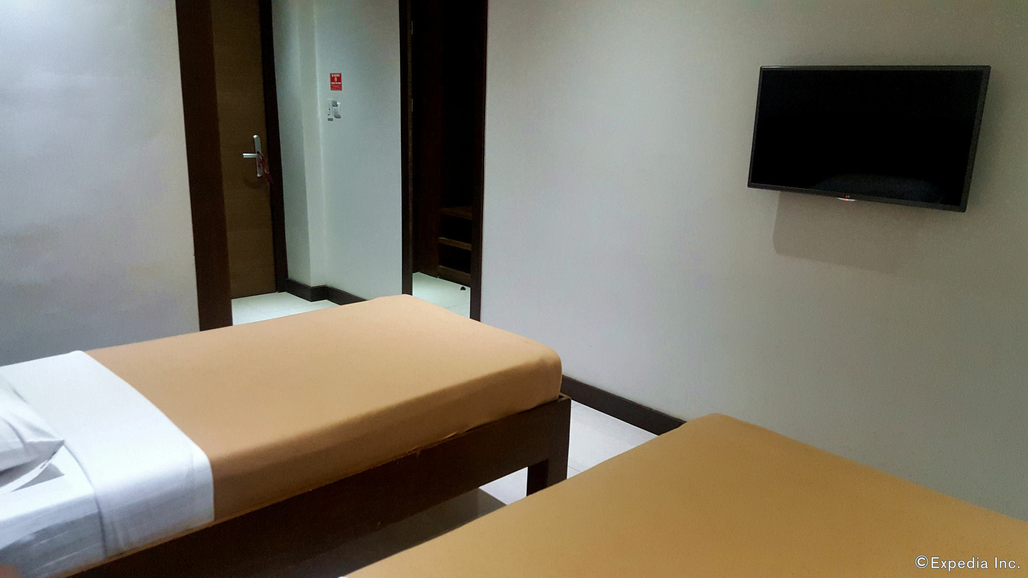 West Makati Hotel Makati City Exteriör bild